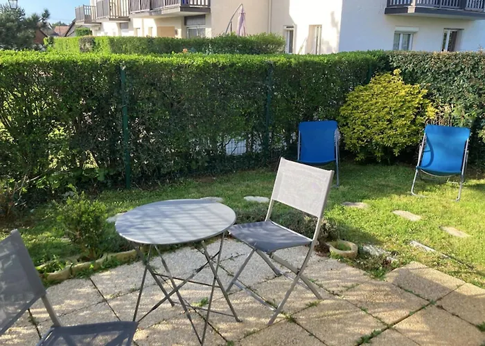 37m With Terrace And Garden Near The Sea *