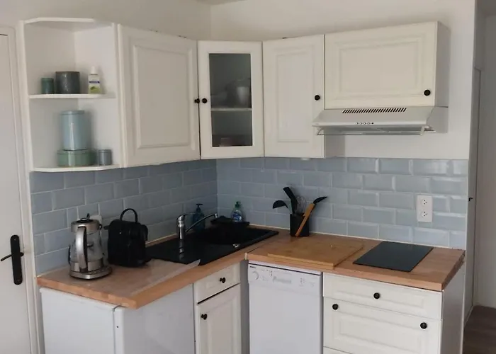 37m With Terrace And Garden Near The Sea Apartmán *