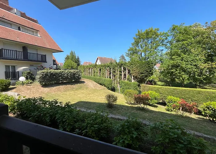 37m With Terrace And Garden Near The Sea *